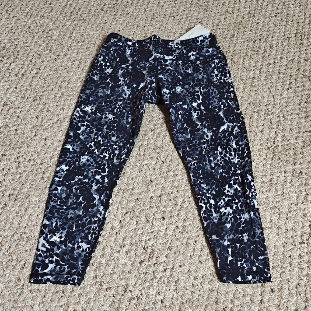 Sweaty Betty Black and White Patterned Capris